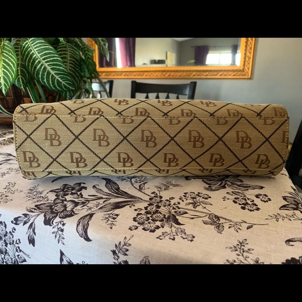 Dooney & Bourke Tan and brown canvas tote medium - Picture 4 of 14